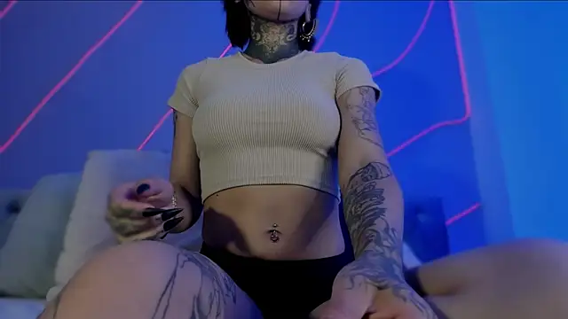 Snapshot of Evangeline_bell chatting on December 21, 2:15 pm Evangeline bell online show from December 21, 2:15 pm