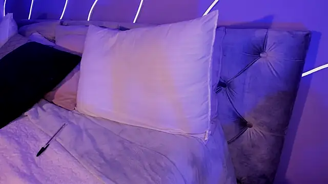 Snapshot of Evangeline_bell chatting on January 16, 6:06 pm Evangeline bell online show from January 16, 6:06 pm