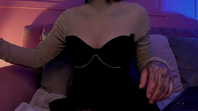 Snapshot of Evangeline_bell chatting on January 24, 12:10 pm Evangeline bell online show from January 24, 12:10 pm