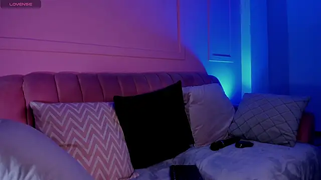 Snapshot of Evangeline_bell chatting on March 8, 3:02 pm Evangeline bell online show from March 8, 3:02 pm