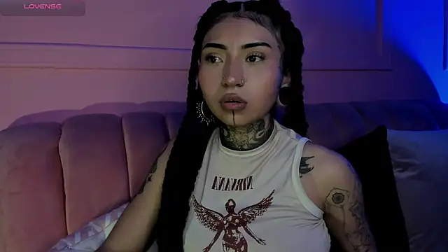 Snapshot of Evangeline_bell chatting on March 10, 6:45 pm Evangeline bell online show from March 10, 6:45 pm