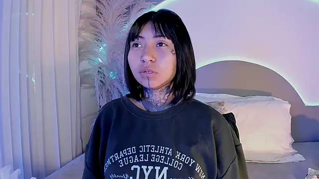 Snapshot of Evangeline_bell chatting on September 27, 12:32 pm Evangeline bell online show from September 27, 12:32 pm