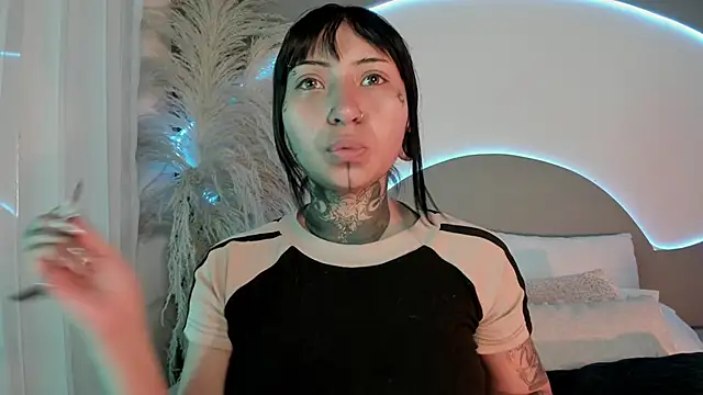 Snapshot of Evangeline_bell chatting on October 28, 12:30 pm Evangeline bell online show from October 28, 12:30 pm