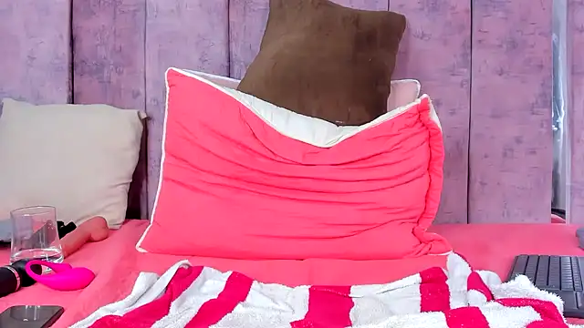 AshlieRoberts online show from January 15, 5:58 pm