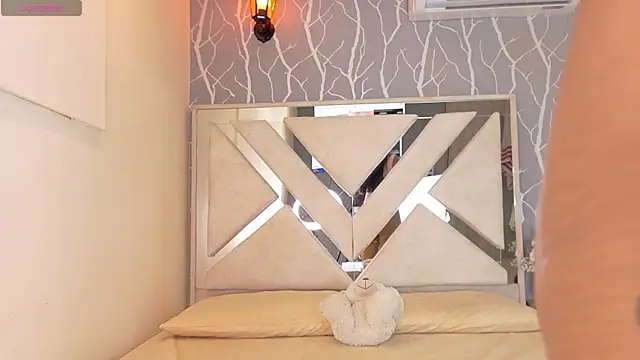 Snapshot of vanessa_guzman2 chatting on December 18, 12:33 pm vanessa guzman2 online show from December 18, 12:33 pm