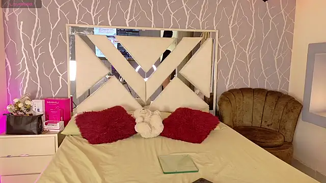 vanessa guzman2 online show from March 5, 12:45 pm