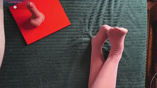 Snapshot of Yourlittledemon chatting on December 11, 7:25 pm Yourlittledemon online show from December 11, 7:25 pm