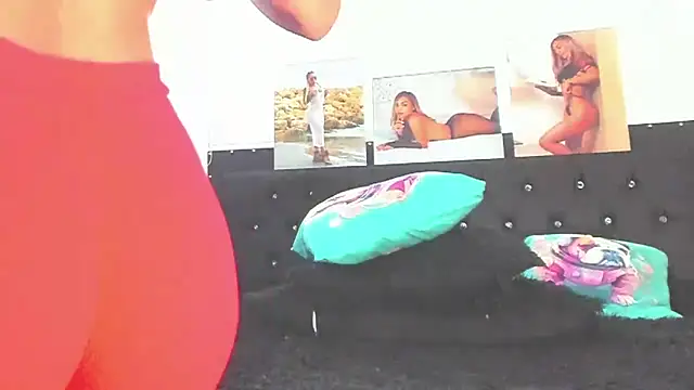 Snapshot of doll_celeste20 chatting on March 6, 7:43 pm doll celeste20 online show from March 6, 7:43 pm