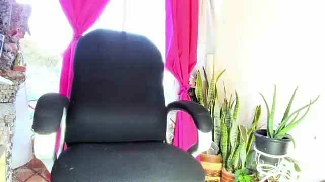 Snapshot of doll_celeste20 chatting on July 1, 11:15 pm doll celeste20 online show from July 1, 11:15 pm