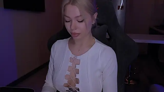 Snapshot of Sasha_Mason chatting on November 22, 2:32 am Sasha Mason online show from November 22, 2:32 am