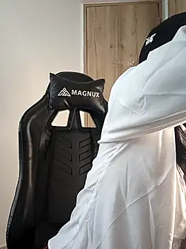 Snapshot of Kiitygirl chatting on October 31, 8:21 pm Kiitygirl online show from October 31, 8:21 pm