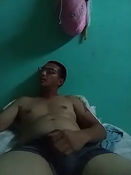 Andresguz35 online show from December 2, 5:02 am