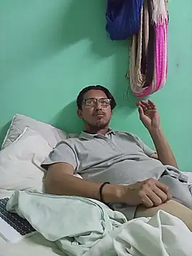 Andresguz35 online show from February 5, 5:23 am