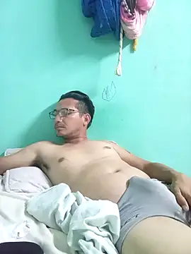 Andresguz35 online show from March 7, 5:04 am