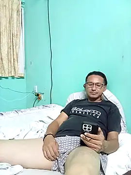 Snapshot of Andresguz35 chatting on March 21, 3:33 am Andresguz35 online show from March 21, 3:33 am