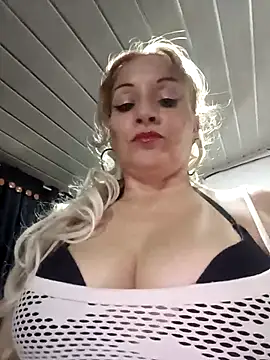 Snapshot of Fenix_528 chatting on December 20, 11:01 pm Fenix 528 online show from December 20, 11:01 pm