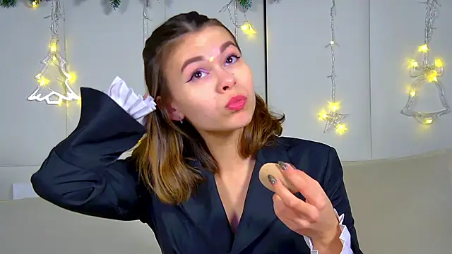 Snapshot of PollyLanders chatting on December 17, 6:42 pm PollyLanders online show from December 17, 6:42 pm