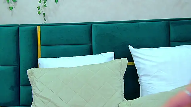 Snapshot of PollyLanders chatting on January 20, 2:11 am PollyLanders online show from January 20, 2:11 am