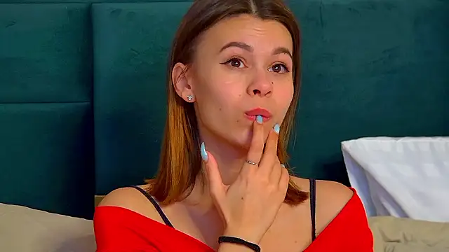 Snapshot of PollyLanders chatting on February 9, 4:36 am PollyLanders online show from February 9, 4:36 am