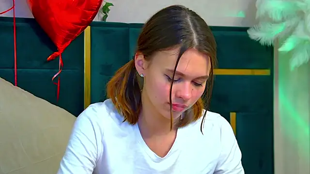 Snapshot of PollyLanders chatting on February 11, 1:10 am PollyLanders online show from February 11, 1:10 am