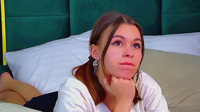 Snapshot of PollyLanders chatting on March 11, 4:32 am PollyLanders online show from March 11, 4:32 am