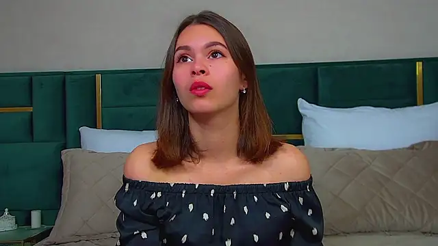 Snapshot of PollyLanders chatting on September 13, 6:13 am PollyLanders online show from September 13, 6:13 am