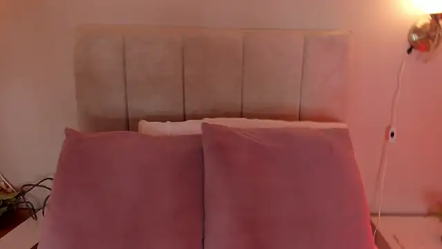 Snapshot of dani_skinny_ chatting on February 28, 6:31 pm dani skinny online show from February 28, 6:31 pm