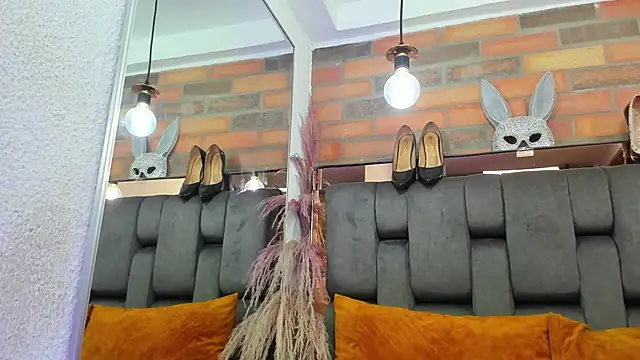 JESSYCORTES online show from October 22, 2:50 pm