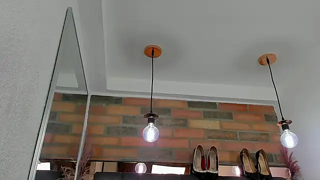 JESSYCORTES online show from November 15, 2:13 pm