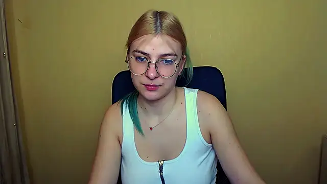 Snapshot of Luna_Lush_ chatting on January 9, 8:24 am Luna Lush online show from January 9, 8:24 am