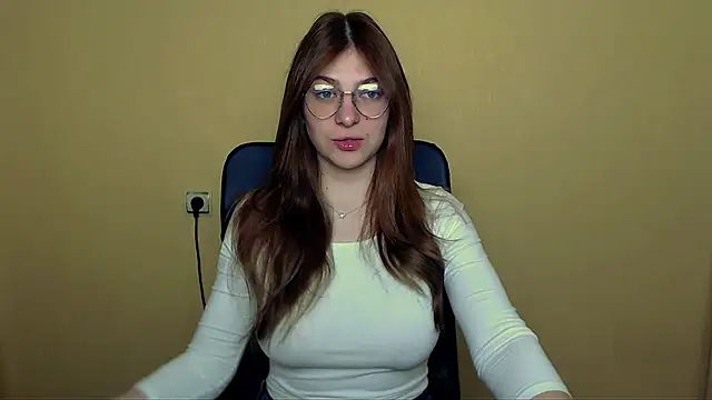 Luna Lush  online show from May 2, 8:30 am