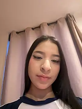 Snapshot of Sarah_cam06 chatting on July 8, 11:31 pm Sarah cam06 online show from July 8, 11:31 pm