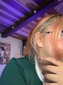 SophiaWeestt99 online show from April 29, 2:59 am