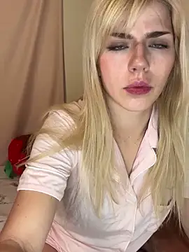 Snapshot of SirenitySirenxx chatting on January 8, 7:24 pm SirenitySirenxx online show from January 8, 7:24 pm