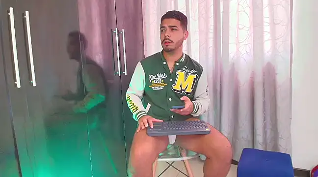 thiagowes online show from December 5, 5:17 pm