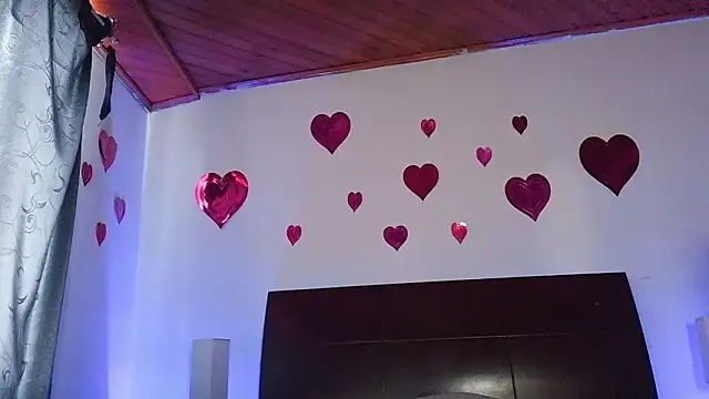 luccycollins  online show from February 11, 3:17 pm