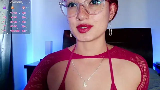 Snapshot of luccycollins_ chatting on June 4, 2:34 pm luccycollins online show from June 4, 2:34 pm