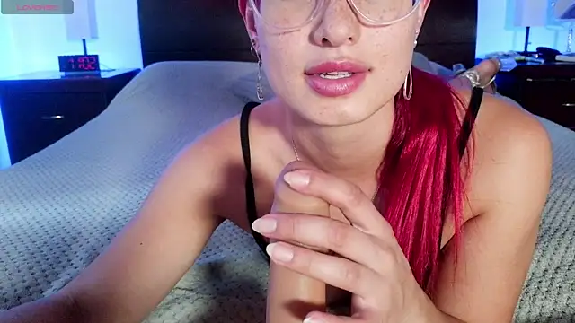 Snapshot of luccycollins_ chatting on June 6, 4:01 pm luccycollins online show from June 6, 4:01 pm