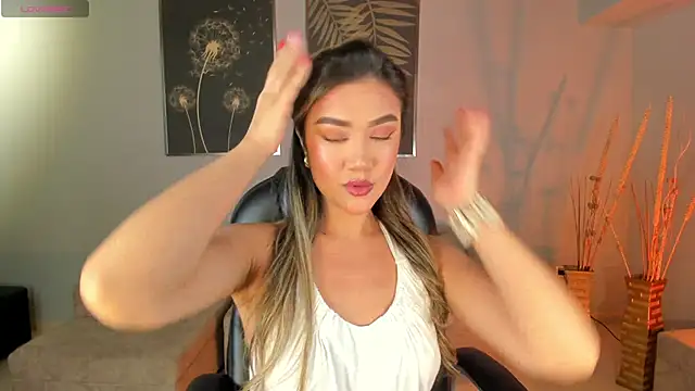 RebeccaHudson online show from January 19, 2:57 am