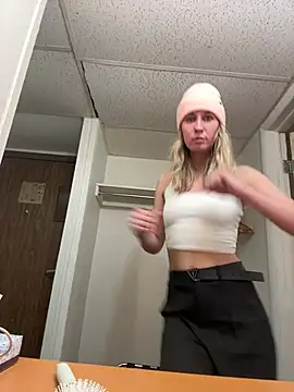 Snapshot of M1ssyk1ssy chatting on December 29, 3:33 am M1ssyk1ssy online show from December 29, 3:33 am