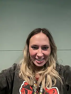 Snapshot of M1ssyk1ssy chatting on December 30, 5:13 pm M1ssyk1ssy online show from December 30, 5:13 pm