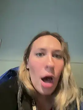 Snapshot of M1ssyk1ssy chatting on January 3, 3:33 pm M1ssyk1ssy online show from January 3, 3:33 pm