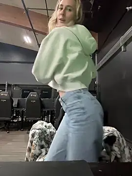 Snapshot of M1ssyk1ssy chatting on November 22, 9:14 pm M1ssyk1ssy online show from November 22, 9:14 pm