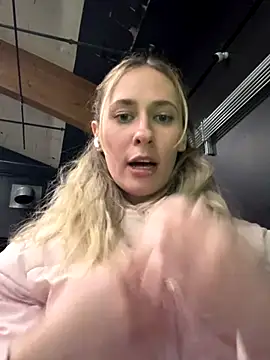 Snapshot of M1ssyk1ssy chatting on December 1, 12:15 am M1ssyk1ssy online show from December 1, 12:15 am