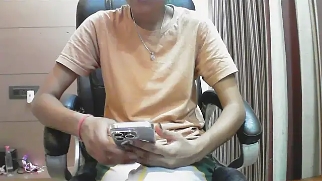 Snapshot of collage_hoty chatting on October 31, 4:08 pm collage hoty online show from October 31, 4:08 pm