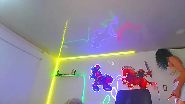 Snapshot of sweetie_tsgirl_ chatting on December 16, 8:31 am sweetie tsgirl online show from December 16, 8:31 am