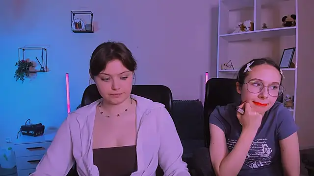 nikole kitt online show from November 9, 8:07 pm