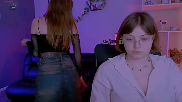 nikole kitt online show from April 28, 7:19 pm