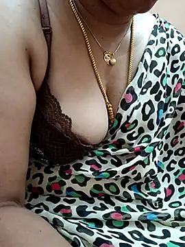 gaurika18 online show from February 16, 12:19 am