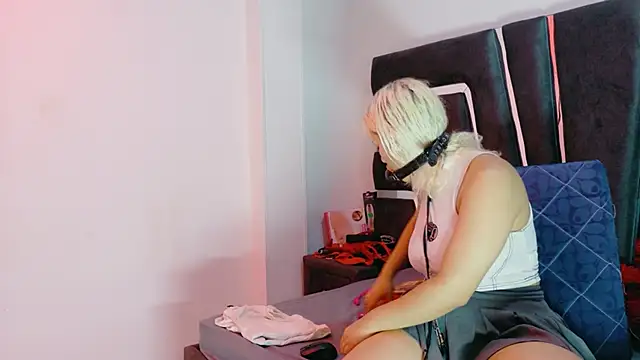 AliceandMax online show from February 18, 1:29 pm